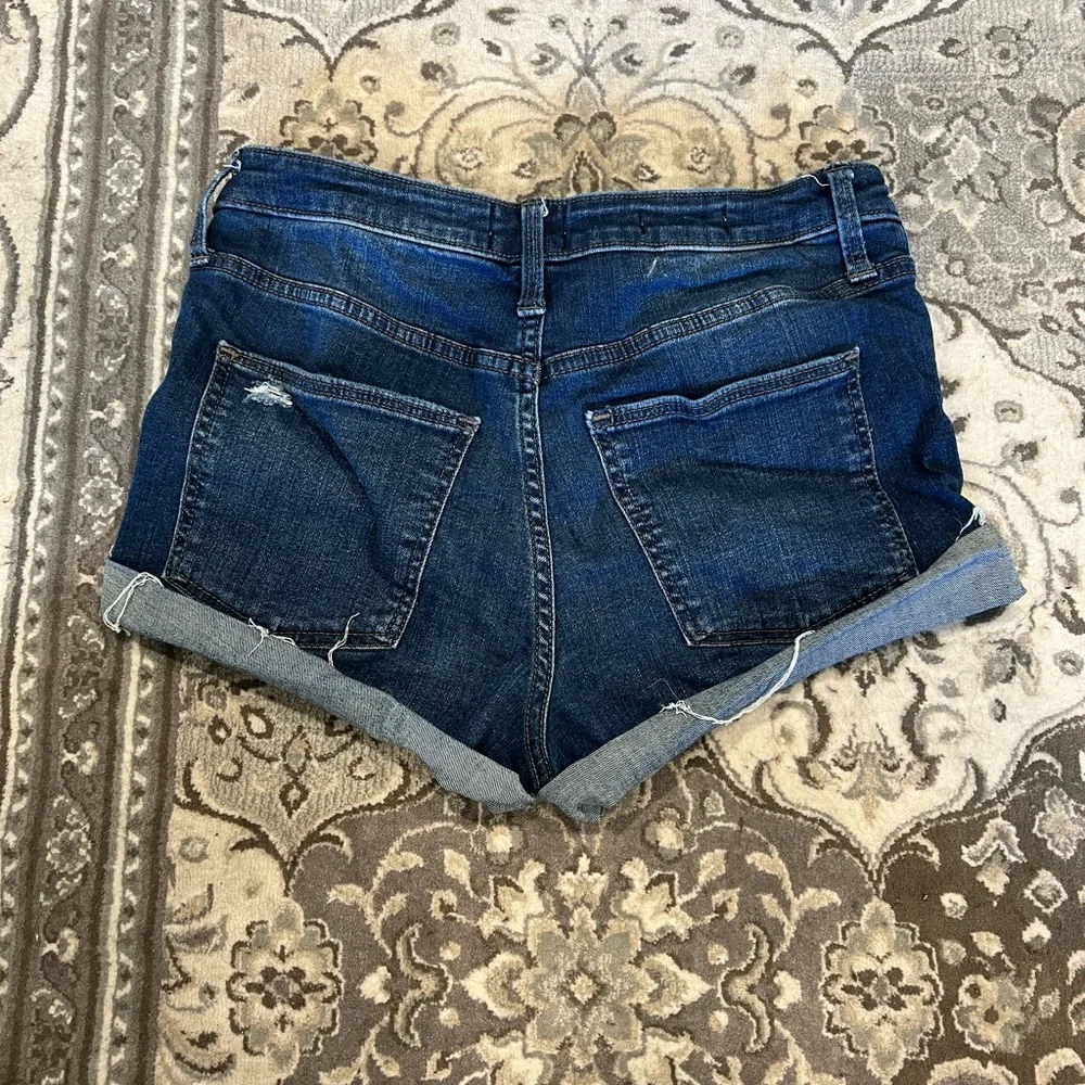 Universal Thread shorts - Picture 2 of 3